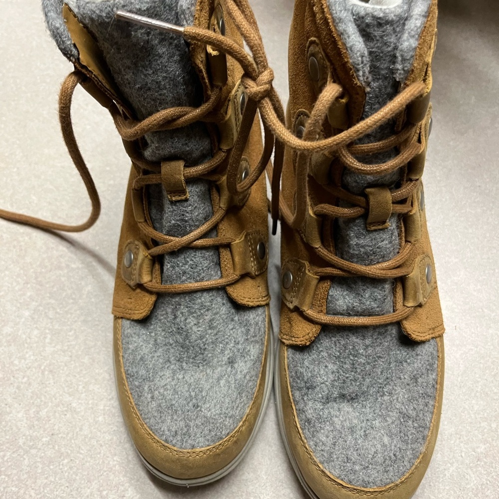 Sorel Gray Felt and Brown Suede Lace-Up Women's Boots